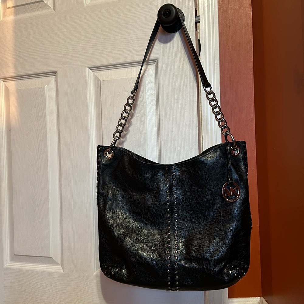 Michael Kors Purse with silver chain and details - Picture 3 of 4